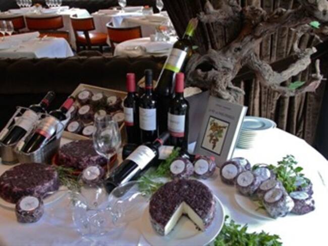 Quesos y artesanías. Sonya Santos, presidenta de la Asociación de Amigos de Arte Popular