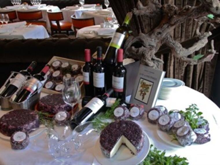 Quesos y artesanías. Sonya Santos, presidenta de la Asociación de Amigos de Arte Popular