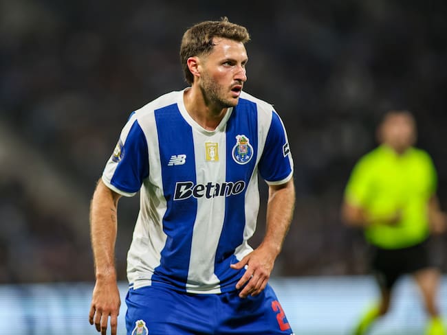 Gol de Santi Giménez mete al Porto a las semifinales de la Copa de la Liga de Portugal