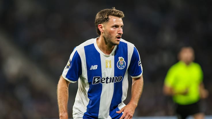 Gol de Santi Giménez mete al Porto a las semifinales de la Copa de la Liga de Portugal