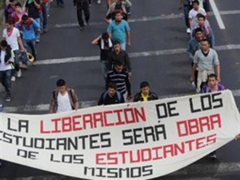 Salen jóvenes normalistas del penal