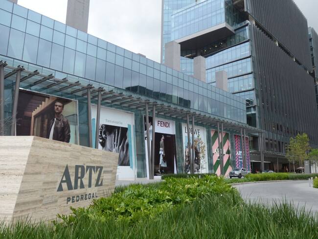 Incendio en Plaza Artz provoca desalojos de trabajadores y asistentes. ¿Qué fue lo que pasó?
