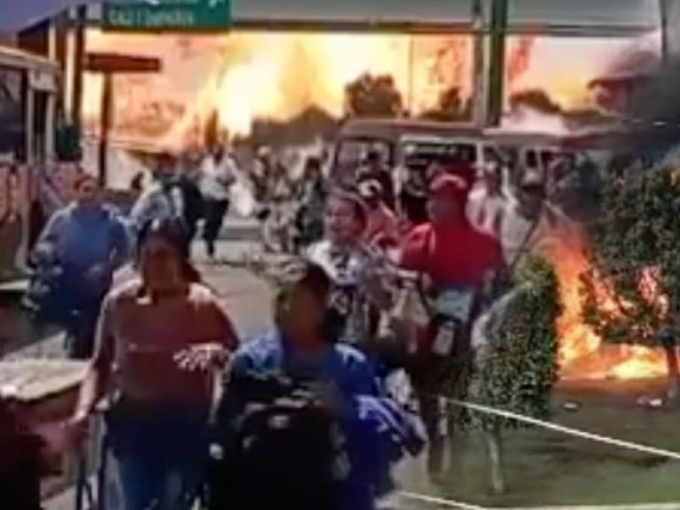 Explota pipa de gas en Santa Martha, Iztapalapa; hay varias personas quemadas VIDEO