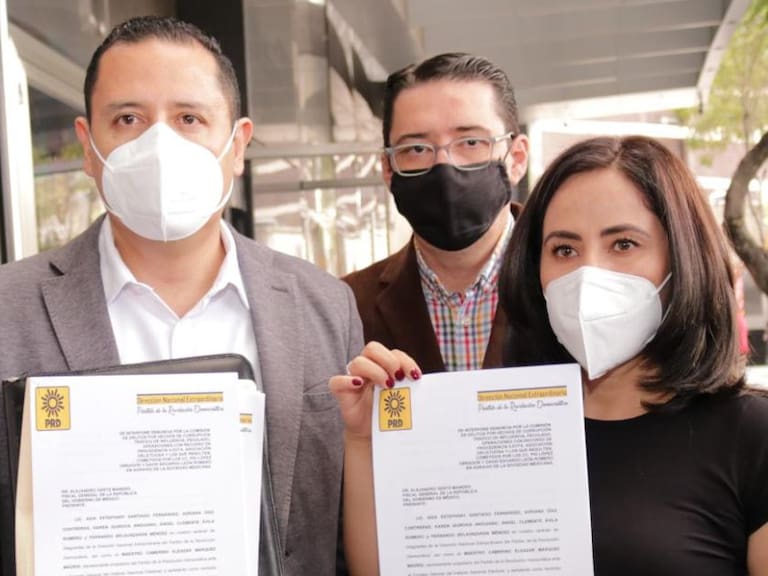 PRD presenta denuncia ante FGR contra Pío López y David León