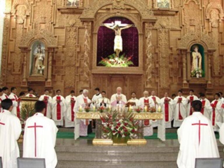 Exigen a jerarquía católica rendir informe de ‘narcolimosnas’