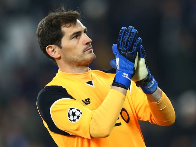 Iker Casillas regaña en Twitter a Miguel Layún