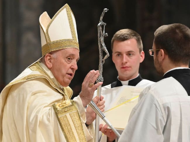 El Papa Francisco presidió la misa de Vigilia del sábado Santo