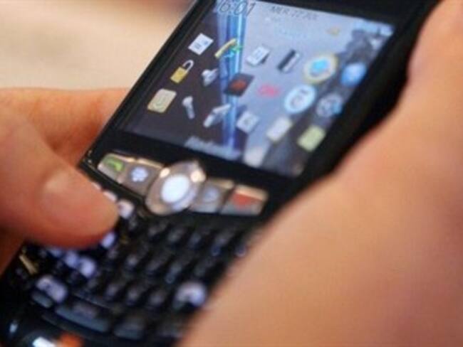 Falla en BlackBerry sigue por segundo día