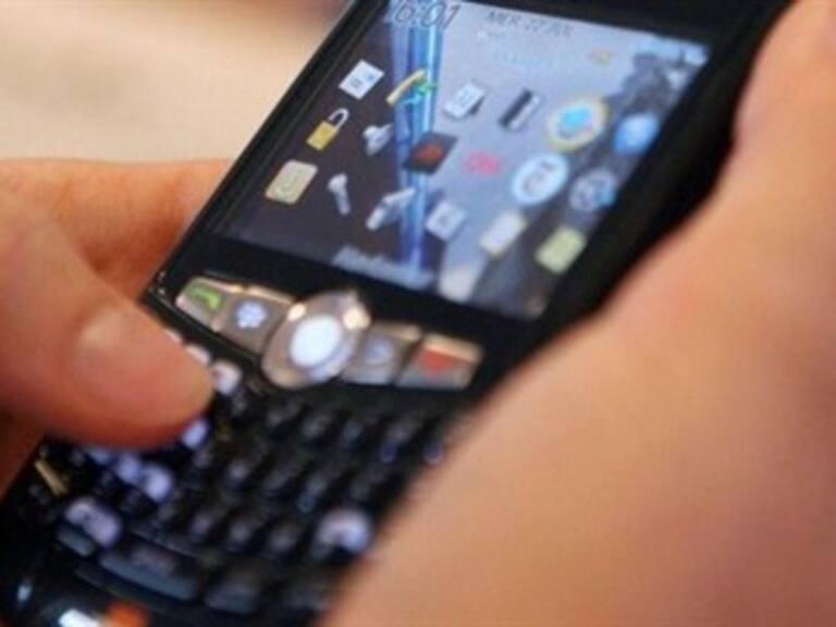 Falla en BlackBerry sigue por segundo día