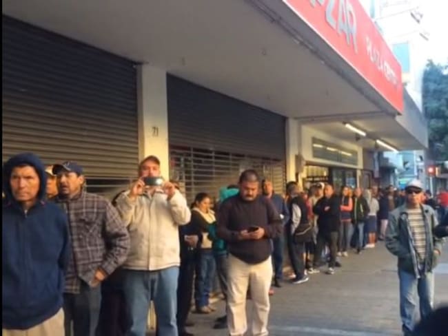 Manifestantes incitan a contribuyentes a que no paguen impuestos