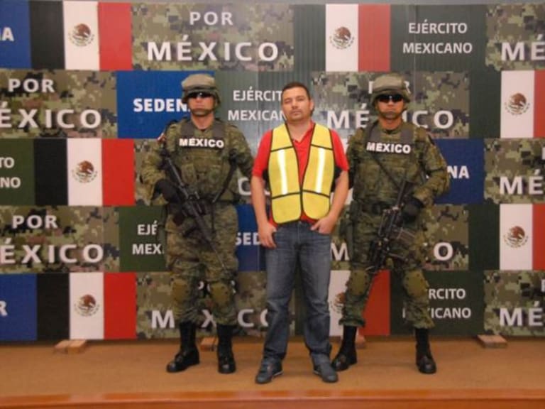 Jesús Santiago Álvarez Ayala, alias “El R-3” quien fue encontrado culpable en el delito de delincuencia organizada, portación de armas de fuego además que derivado de la detención de sus hermanos Ramón y Rafael, conocidos como el R-1 y R-2