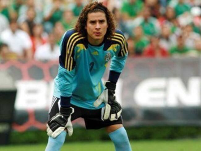 Descarta Olympiacos interés por Guillermo Ochoa