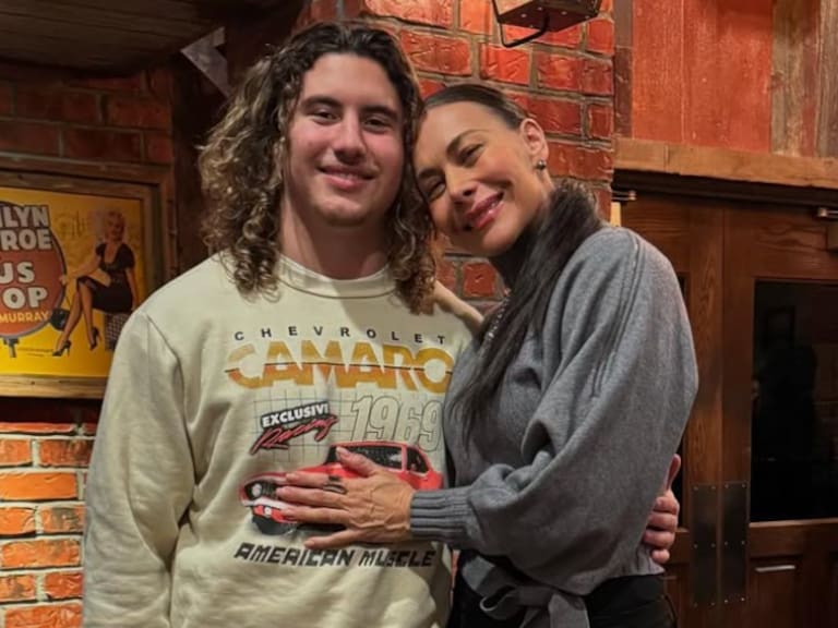 Vanessa Guzmán desmiente atentado contra ella y su hijo tras supuesta balacera en su casa de Texas.