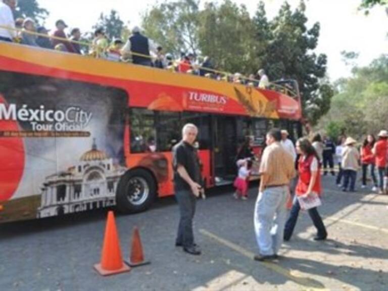 Celebra aniversario ‘Hoy por Hoy en la Ciencia’ con paseo en Turibús