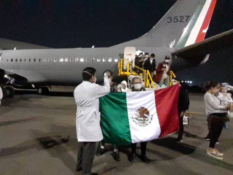 Arriban 280 mexicanos desde Argentina
