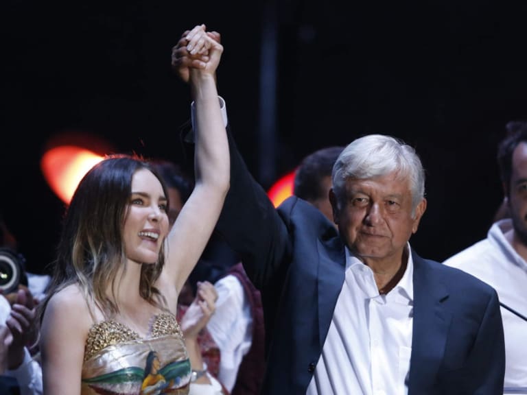 ¿Qué famosos celebraron el triunfo de Andrés Manuel López Obrador?