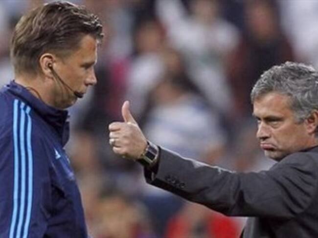 Multado Mourinho, con 8.000 libras por 'conducta inapropiada'