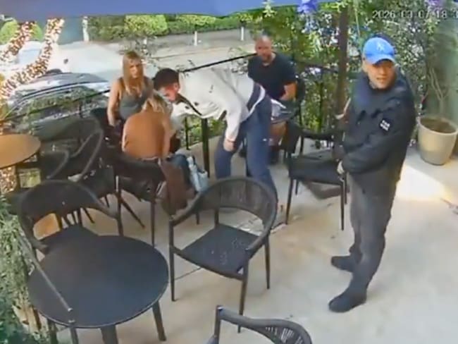 VIDEO: Hombre armado asalta restaurante en Lomas de Chapultepec y roba a comensales