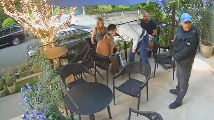 VIDEO: Hombre armado asalta restaurante en Lomas de Chapultepec y roba a comensales