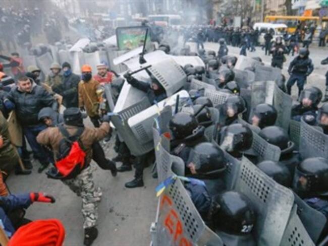 Dejan más de 60 muertos enfrentamientos en Ucrania