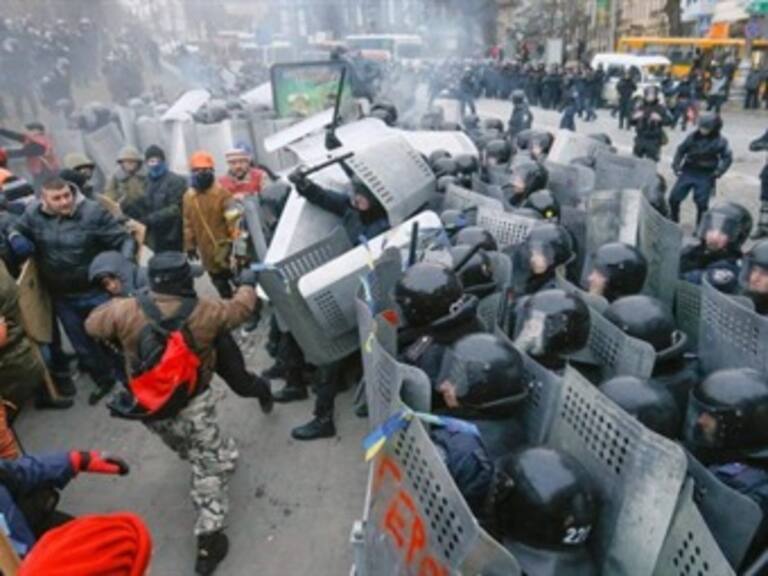 Dejan más de 60 muertos enfrentamientos en Ucrania