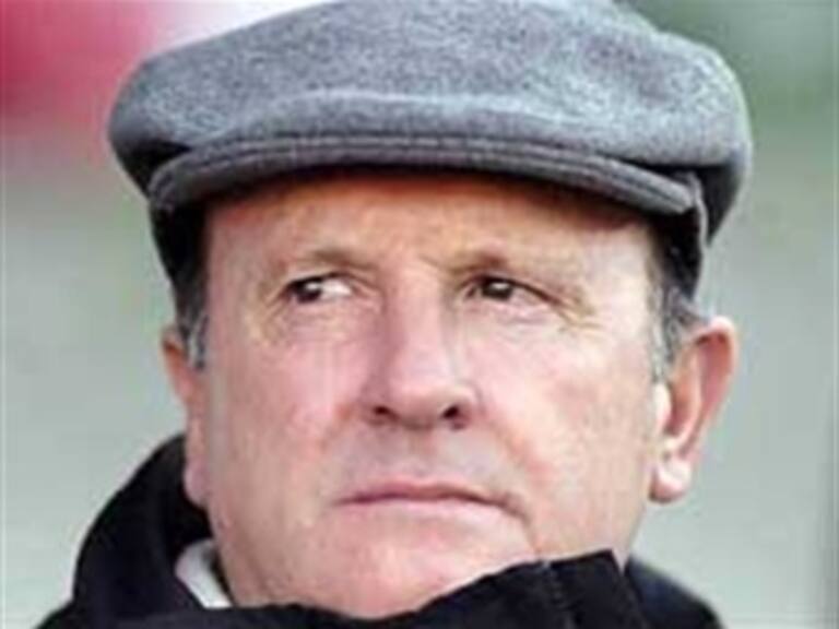 Los partidos se ganan en la cancha, no con desplegados: Lapuente