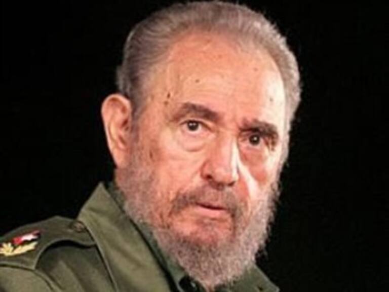 Fidel Castro sufrió hemorragia en pleno vuelo: WikiLeaks