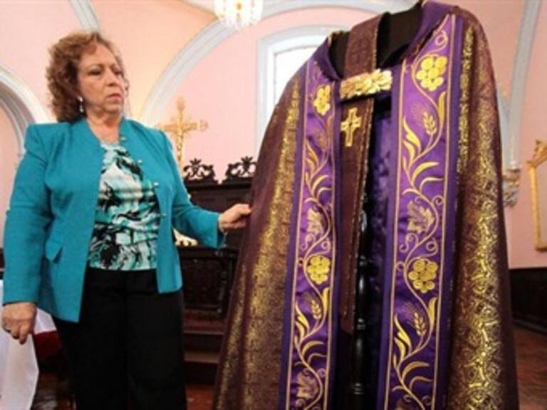 La capa que portará Papa Benedicto XVI, fue hecha por leonesas