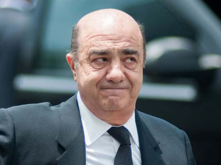 Mx - Murillo Karam es hospitalizado por derrame cerebral; su estado es delicado