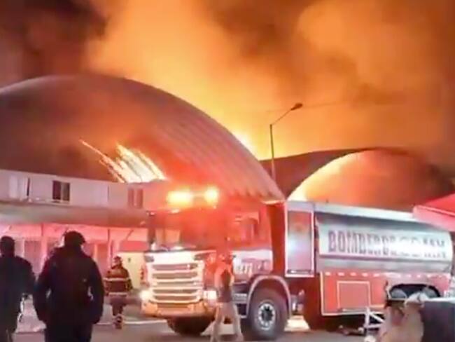 Videos muestran incendio en la Central de Abasto de CDMX; más de 70 locales afectados en Iztapalapa