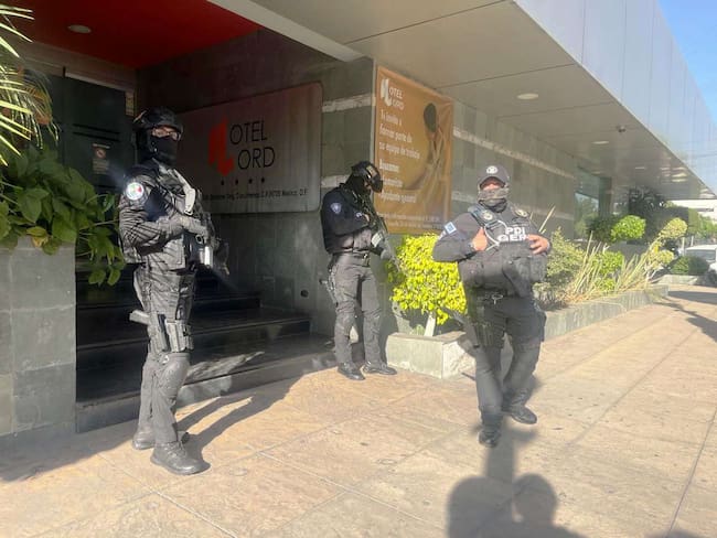 Rescatan a 30 extranjeros privados de su libertad en hotel de CDMX
