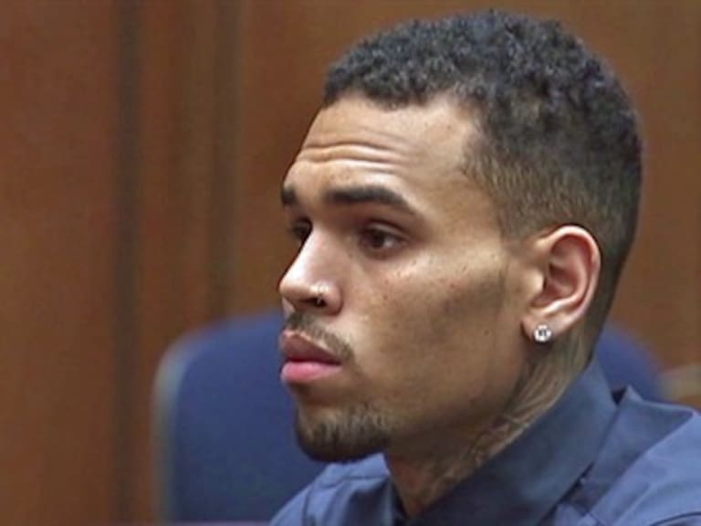 Condenan a un año de prisión a Chris Brown