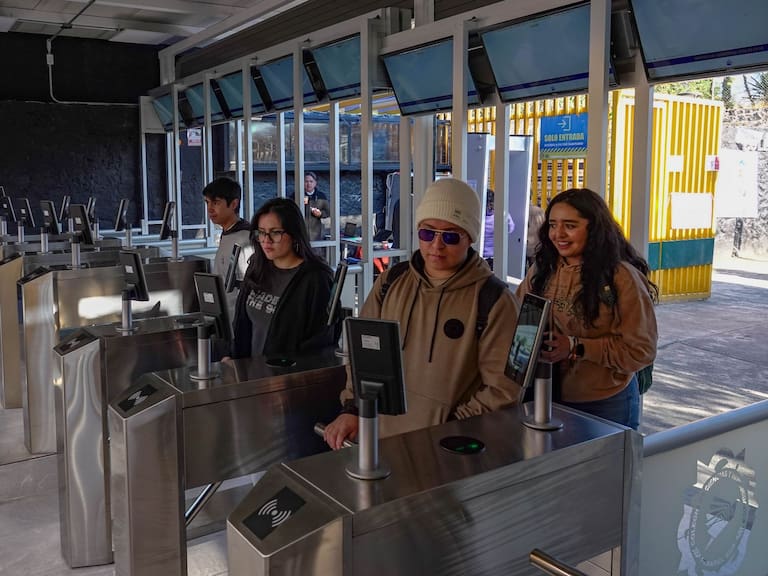 Con reconocimiento facial y cámaras de videovigilancia en los accesos, es como alumnos y comunidad del Colegio de Ciencias y Humanidades Plantel Sur regresa a clases presenciales.