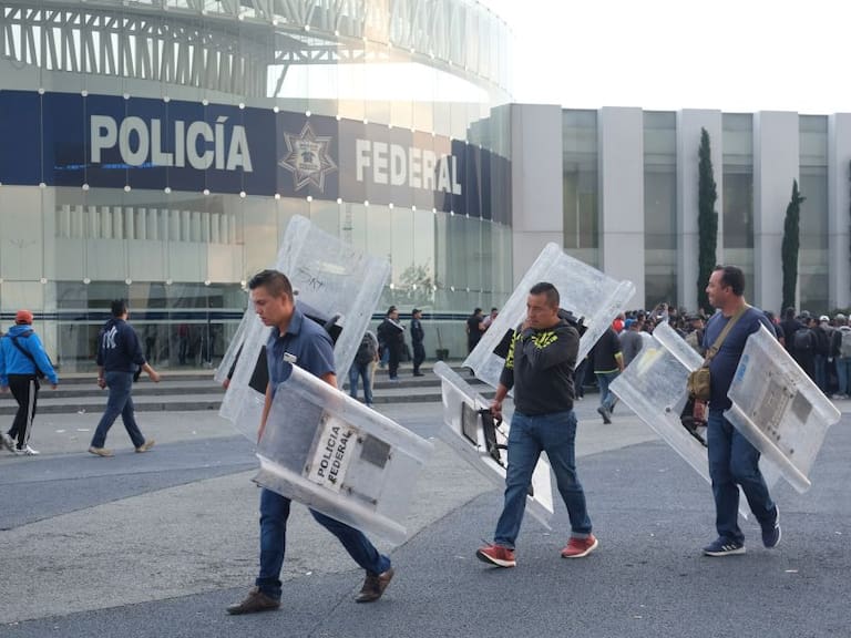 Policía quiere a Felipe Calderón de líder sindical, los demás lo rechazan