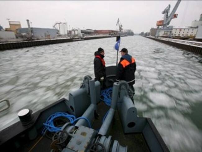 Encalla rompehielos ruso en la Antártida