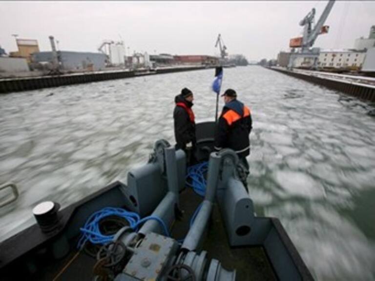 Encalla rompehielos ruso en la Antártida