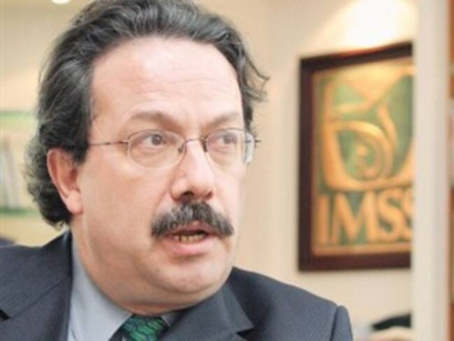 Comparece Molinar entre protestas por caso ABC