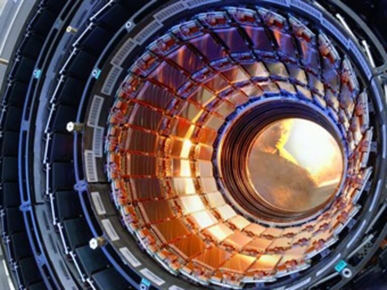 Logra Gran Colisionador de Hadrones su primer 'mini Big Bang'