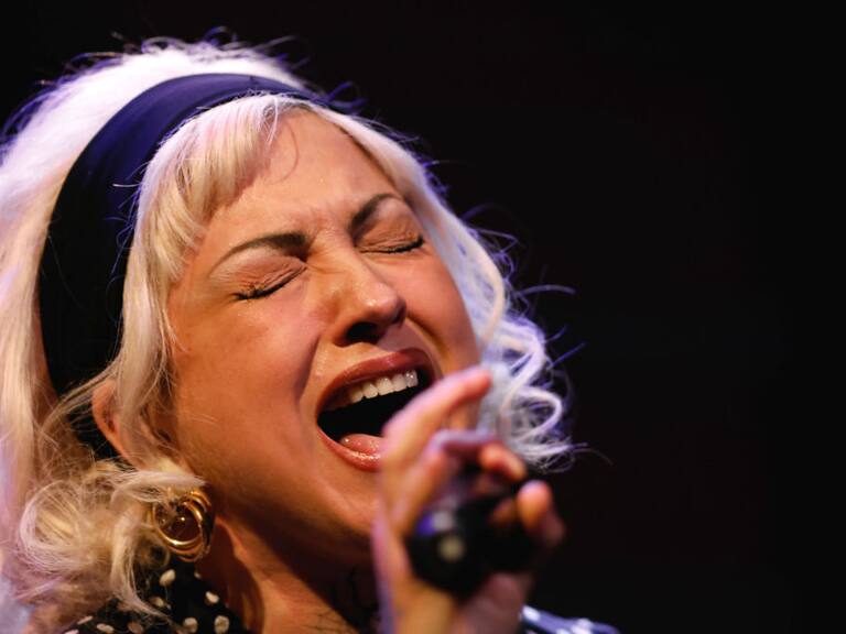 La cantante chilena Mon Laferte ha sido confirmada como parte del cartel de la Expogan Sonora 2025.