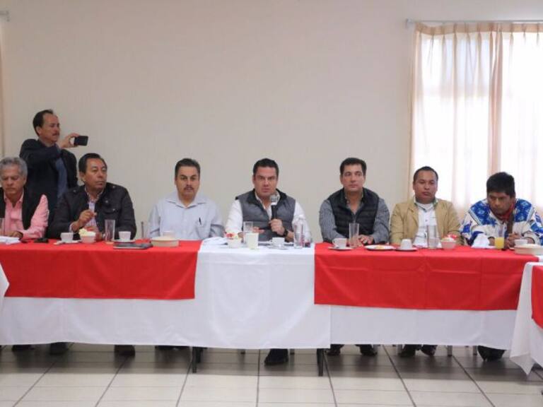 Aristóteles Sandoval se reúne con líderes wixárikas