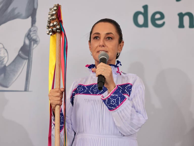 La presidenta de México, Claudia Sheinbaum Pardo, encabezó la Asamblea del Fondo de Aportaciones para la Infraestructura Social para Pueblos y Comunidades Indígenas y Afromexicanas (FAISPIAM), acompañada de cientos de mujeres indígenas.