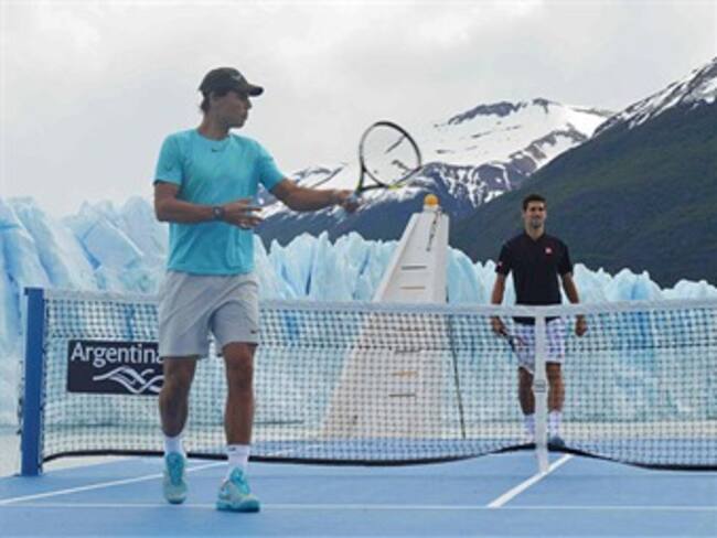 Djokovic y Nadal juegan tenis en glaciar