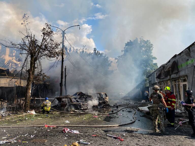Con saldo de 60 personas heridas y dos muertas inicia la jornada en Ucrania, con los ataques de Rusia.