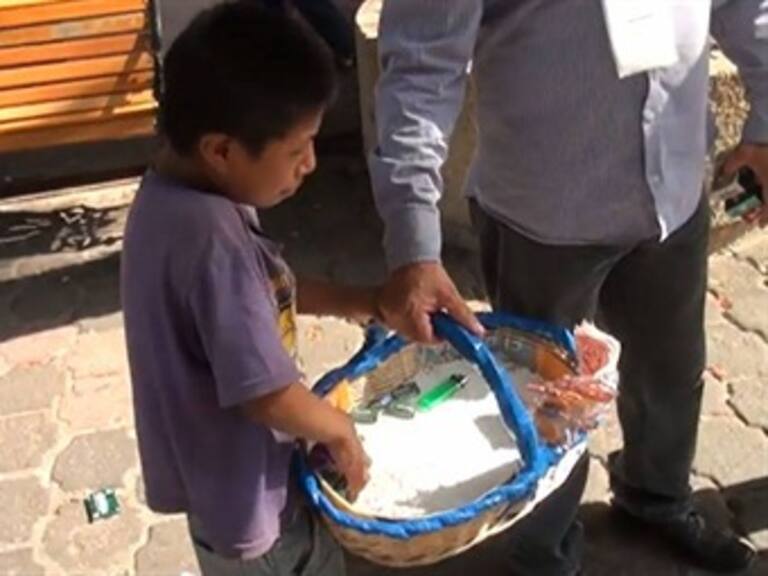 Funcionario humilla a niño vendedor en Tabasco
