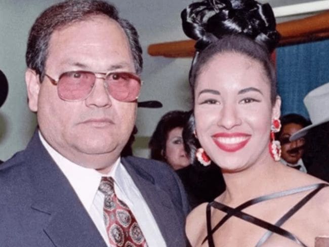 Muere Abraham Quintanilla, padre de Selena y figura clave del éxito de la artista