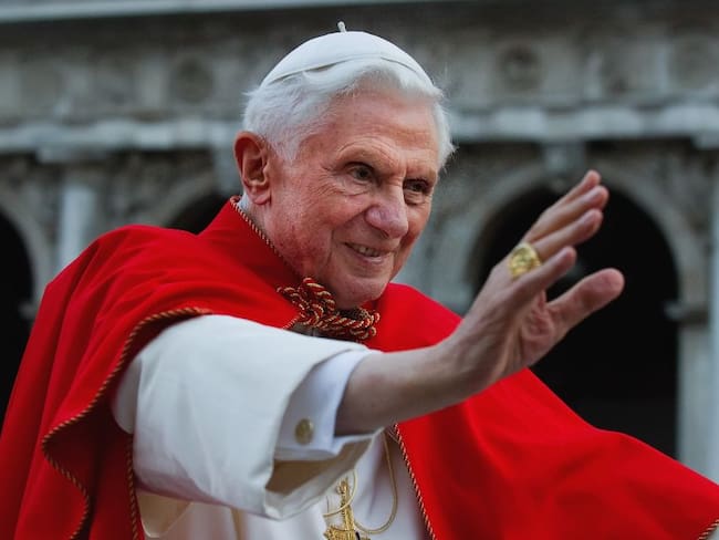 Una vida entre letras, injusticias y lejos del silencio... Benedicto XVI