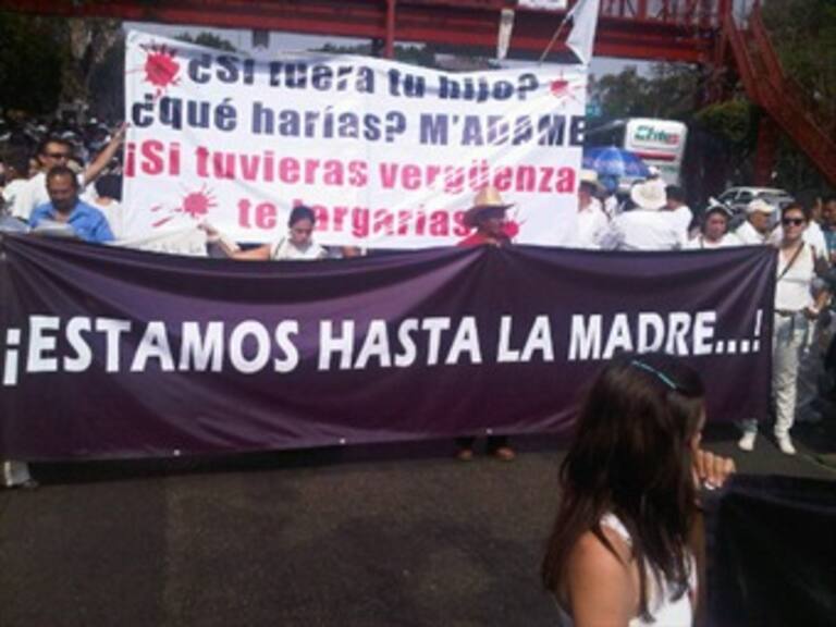 Marchan miles a favor de la paz en México