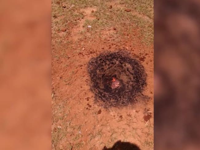 Joven encuentra meteorito en llamas en el patio de su casa