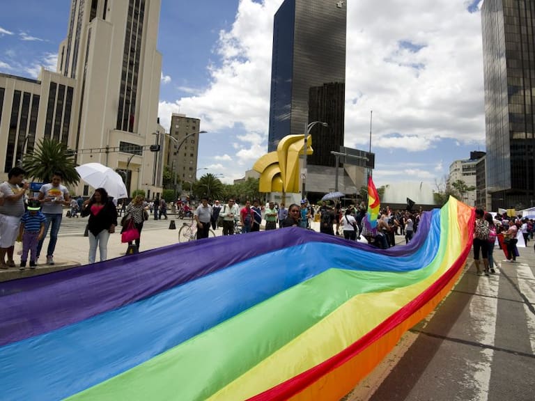 Orgullo LGBT; la CDMX se pinta de arcoíris