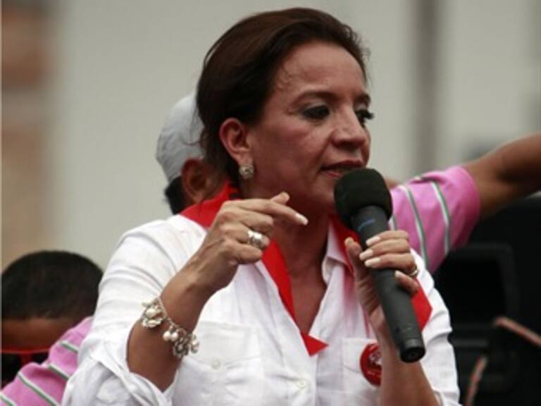 Denuncia expresidente Zelaya "robo" de presidenciales hondureñas a su esposa